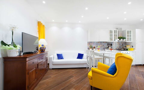Villa del Saraceno: Möbel, Interior Design, Flooring, Fussboden, Couch, Holz, Tabelle, Decke, Zimmer, Wohnzimmer