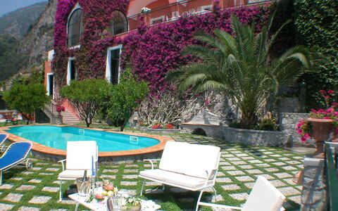 Villa Elyseum: Schwimmbad, Sommer, Gartenmöbel, Resort, Gebirge, Hazienda, Eco Hotel, Stuhl, Ferienort, Balkon