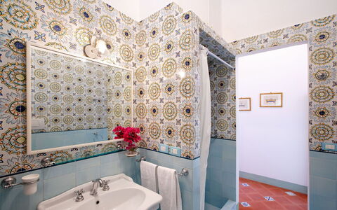 Villa Elyseum: Flooring, Fussboden, Interior Design, Badezimmer, Bad Sink, Armatur, Fliese, Mosaik, Decke, Sinken