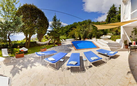 Villa Ettore: Schwimmbad, Gartenmöbel, Möbel, Resort, Regenschirm, Sonnenliege, Stuhl, Schatten, Freizeit, Eco Hotel