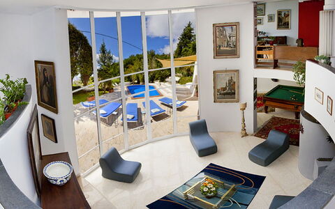 Villa Ettore: Möbel, Interior Design, Flooring, Zuhause, Fussboden, Wohnung, Stuhl, Wohnzimmer, Couch, Zimmer