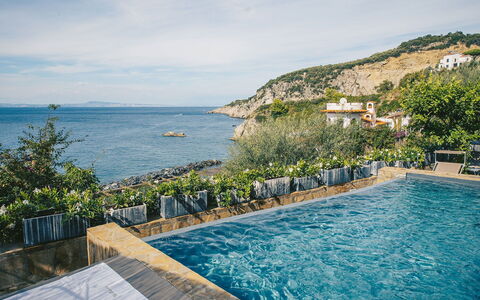 Villa Heart: Blau, Wasser, Gewässer, Schwimmbad, Küsten Und Ozeanische Forms, Meer, Küste, Resort, Ozean, Eco Hotel