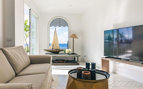 Villa Heart: Möbel, Interior Design, Flooring, Fussboden, Meer, Wohnzimmer, Zimmer, Ozean, Couch