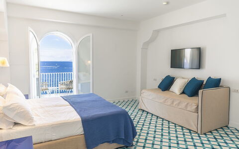 Villa Heart: Wohnung, Interior Design, Fussboden, Möbel, Schlafzimmer, Linens, Meer, Bedding, Bettdecke, Bett