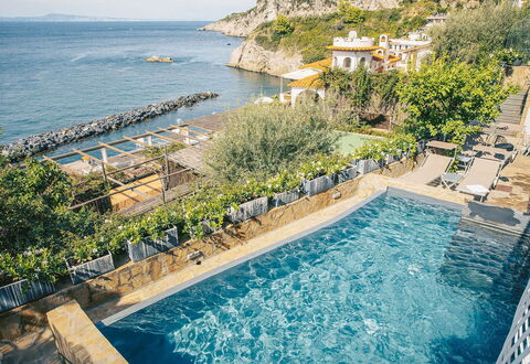 Villa Heart: Wasser, Gewässer, Schwimmbad, Resort, Küsten Und Ozeanische Forms, Küste, Meer, Eco Hotel, Ferienort, Ufer