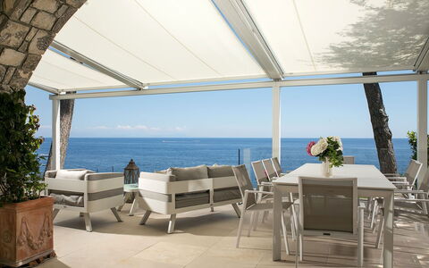 Villa Ieranto 6: Möbel, Gartenmöbel, Stuhl, Tabelle, Schatten, Tisch Im Freien, Meer, Restaurant, Outdoor Struktur, Küste