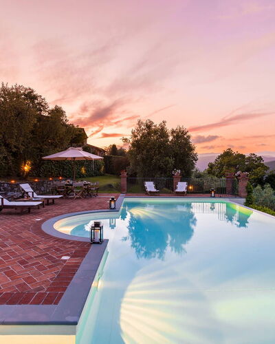 Villa Il Castagno: Schwimmbad, Landschaft, Resort, Dämmerung, Eco Hotel, Estate, Hazienda, Abend, Villa, Bauernhaus