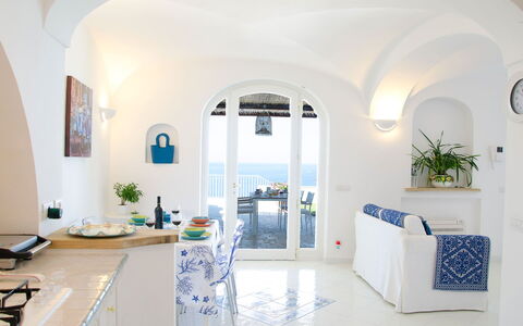 Villa Il Sogno di Praiano: Blau, Möbel, Bogen, Zuhause, Stuhl, Wohnung, Küche & Esszimmer Tisch, Zimmerpflanze, Blumentopf, Esszimmer