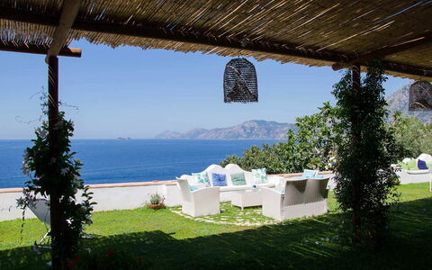 Villa Il Sogno di Praiano: Blau, Möbel, Meer, Küsten Und Ozeanische Forms, Resort, Schatten, Gartenmöbel, Küste, Ozean, Eco Hotel