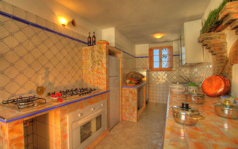 Villa Incanto: Interior Design, Flooring, Decke, Küche, Fussboden, Countertop, Zimmer, Fliese, Armatur, Light Fixture