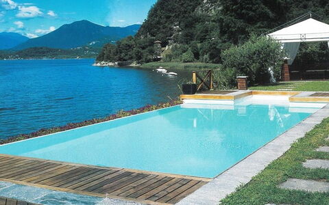 Villa Isa: Blau, Wasser, Schwimmbad, Resort, Verbundwerkstoff, Freizeit, Eco Hotel, Schatten, Water Feature, Gartenmöbel