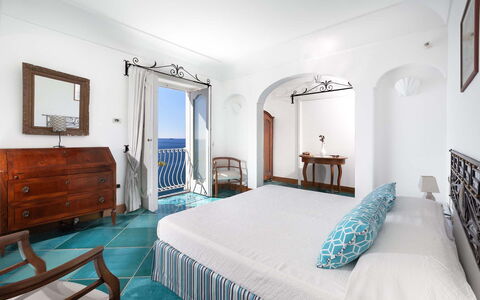 Villa Magnolia: Blau, Möbel, Flooring, Fussboden, Interior Design, Schlafzimmer, Meer, Bett, Wohnung, Zimmer