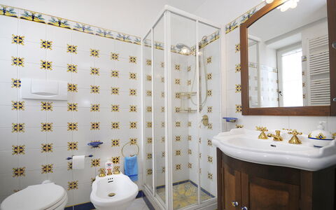 Villa Marion: Interior Design, Flooring, Armatur, Fussboden, Badezimmer, Installation, Zimmer, Fliese, Zapfhahn, Toilette