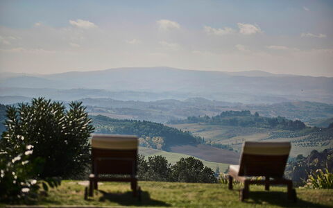 Villa Novellina: Natur, Hügel, Natürliche Landschaft, Horizont, Landschaft, Ökoregion, Hochland, Wiese, Atmosphärisches Phänomen, Bergstation