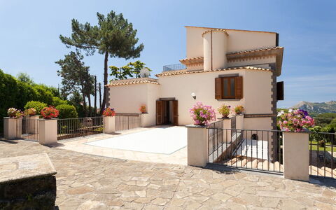 Villa Polluce: Zuhause, Tür, Balkon, Estate, Blumentopf, Hazienda, Villa, Treppe, Landscaping, Zimmerpflanze