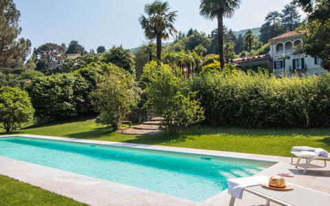 Villa Romantica: Schwimmbad, Strauch, Resort, Garten, Freizeit, Schatten, Landscaping, Eco Hotel, Hazienda