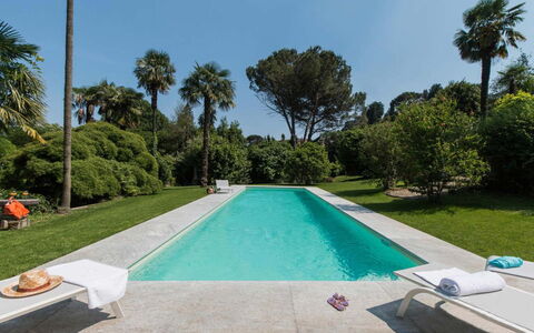 Villa Romantica: Schwimmbad, Resort, Freizeit, Schatten, Garten, Landscaping, Gartenmöbel, Eco Hotel, Water Feature