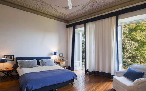 Villa Romantica: Interior Design, Bett, Möbel, Schlafzimmer, Bedding, Holz, Fussboden, Flooring, Bettdecke, Zimmer