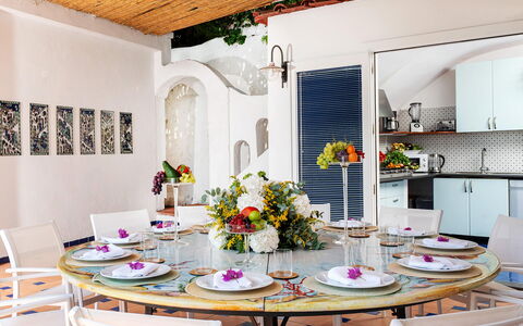 Villa Sole di Amalfi: Möbel, Interior Design, Tabelle, Stuhl, Esszimmer, Geschirr, Küche & Esszimmer Tisch, Textil, Beleuchtung, Tischdecke