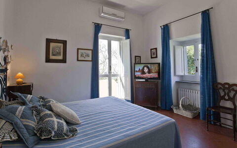 Villa Torre del Sole: Möbel, Interior Design, Zimmer, Bilderrahmen, Decke, Linens, Flooring, Beleuchtung, Zuhause, Schlafzimmer
