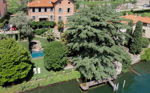 Villa Traversi: Wohngebiet, Haus, Zuhause, Strauch, Menschliche Siedlung, Garten, Estate, Wohnung, Hazienda