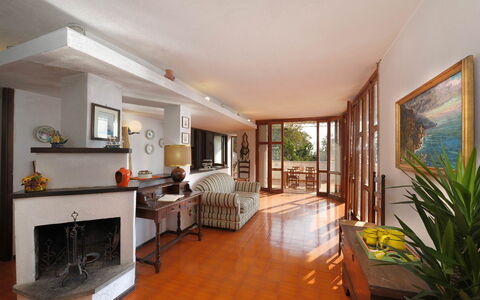 Villa Valeria: Möbel, Flooring, Interior Design, Holz, Fussboden, Decke, Wohnzimmer, Zimmer, Couch, Stuhl