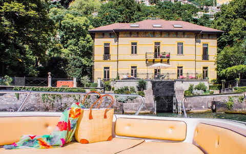 Villa Virginia: Kanal, Reflexion, Dock, Villa, Villa, Yachthafen, Ferienort, Kanal, Balkon