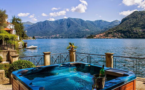 Villa Virginia: Blau, Wasser, Schwimmbad, Resort, Freizeit, Eco Hotel, Ferienort, Hotel, Zimmerpflanze
