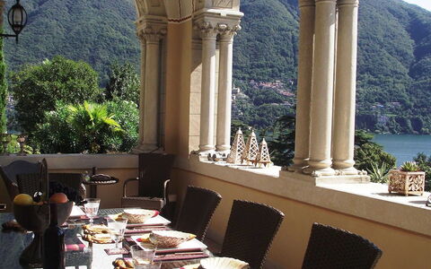 Zarina: Möbel, Stuhl, Decke, Senke, Eco Hotel, Hazienda, Zimmerpflanze, Wohnzimmer, Villa, Kaffetisch