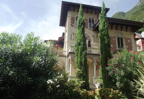 Zarina: Zuhause, Hazienda, Estate, Villa, Garten, Villa, Garten, Säule, Historisches Haus