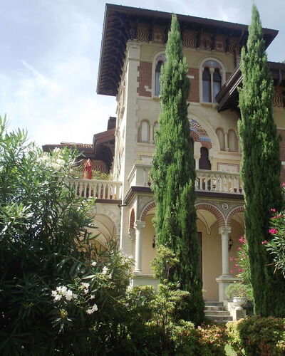 Zarina: Zuhause, Hazienda, Estate, Villa, Garten, Villa, Garten, Säule, Historisches Haus