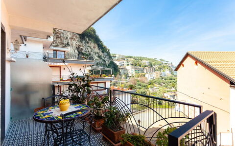 Casa Serena: Wohnung, Balkon, Zimmerpflanze, Blumentopf, Hotel, Geländer, Veranda, Penthouse