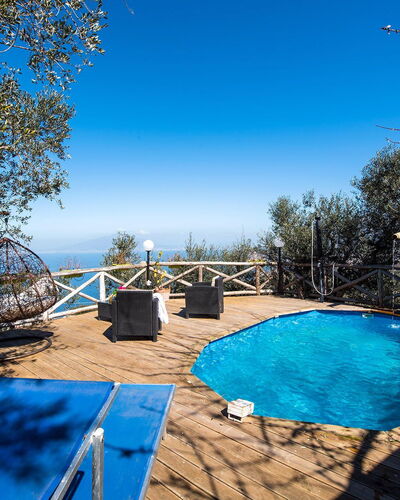 Villa Pandora: Blau, Schwimmbad, Gartenmöbel, Resort, Schatten, Eco Hotel, Stuhl, Ferienort, Geländer, Hotel