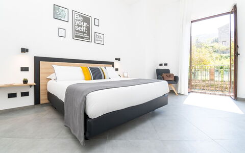 Apartment Vittoria: Interior Design, Möbel, Fussboden, Zuhause, Wohnung, Stuhl, Bett, Hotel, Bettrahmen, Schlafzimmer
