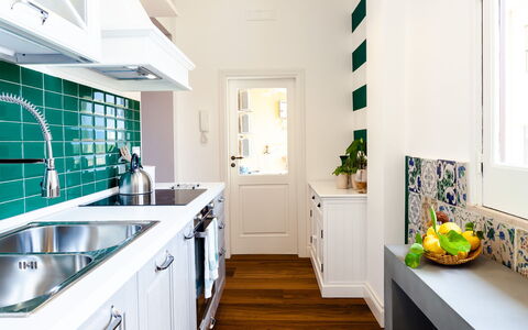 Interno Sorrentino: Küche, Countertop, Interior Design, Küchengerät, Flooring, Cabinetry, Major Appliance, Möbel, Fussboden, Zuhause