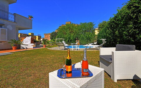 Villa Orlando: Wohnung, Garten, Landscaping, Garten, Resort, Schatten, Rasen, Eco Hotel, Hinterhof