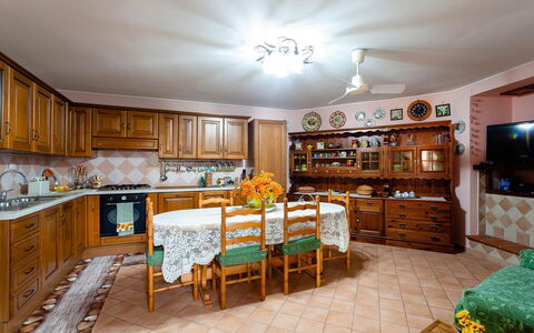 Villa Due Golfi: Möbel, Interior Design, Cabinetry, Holz, Decke, Flooring, Küche, Zimmer, Schrank, Fussboden