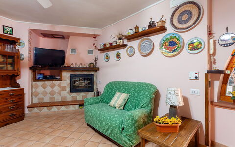 Villa Due Golfi: Möbel, Interior Design, Holz, Flooring, Zimmer, Fussboden, Beleuchtung, Zuhause, Wohnzimmer, Bilderrahmen