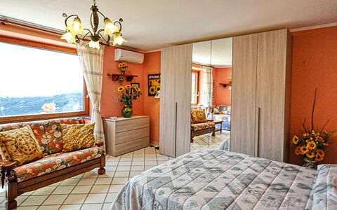 Villa Due Golfi: Möbel, Interior Design, Bett, Schlafzimmer, Zimmer, Holz, Flooring, Fussboden, Bettdecke, Decke
