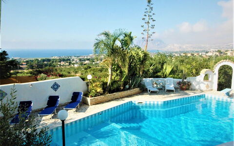 Villa Lo Capo: Blau, Schwimmbad, Resort, Gartenmöbel, Möbel, Eco Hotel, Stuhl, Hazienda, Sonnenliege, Blumentopf