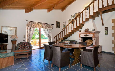 Villa Lo Capo: Möbel, Flooring, Interior Design, Holz, Fussboden, Stuhl, Tabelle, Decke, Couch, Wohnzimmer