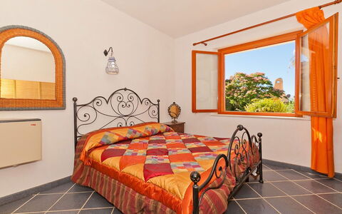 Villa Lo Capo: Möbel, Interior Design, Flooring, Holz, Fussboden, Decke, Bett, Zimmer, Schlafzimmer, Beleuchtung