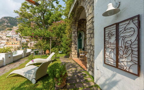 Villa Olivia: Wand, Blumentopf, Zimmerpflanze, Hazienda, Flagstone, Steinwand, Stuhl, Hof, Balkon, Villa