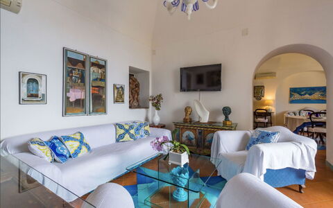 Villa Olivia: Möbel, Interior Design, Wand, Couch, Flooring, Fussboden, Wohnzimmer, Tabelle, Zuhause, Beleuchtung