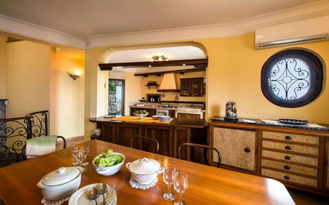 Villa Tortuga: Möbel, Interior Design, Countertop, Küche, Holz, Decke, Flooring, Beleuchtung, Küche & Esszimmer Tisch, Tabelle