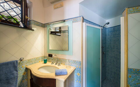 Villa Tortuga: Armatur, Wand, Bad Sink, Interior Design, Badezimmer, Flooring, Fussboden, Zapfhahn, Sinken, Installation