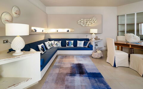 Mulberry House: Möbel, Interior Design, Flooring, Couch, Fussboden, Wohnzimmer, Zimmer, Wohnung, Textil, Decke