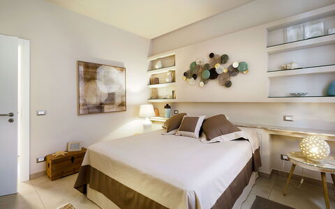 Mulberry House: Möbel, Bett, Interior Design, Schlafzimmer, Wand, Holz, Flooring, Decke, Fussboden, Zimmer