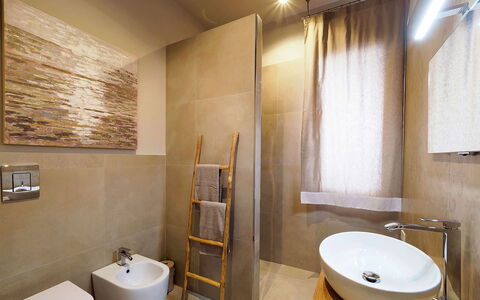 Mulberry House: Flooring, Fussboden, Wand, Armatur, Interior Design, Badezimmer, Holz, Beleuchtung, Fliese, Installation