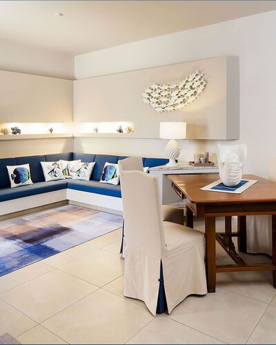 Mulberry House: Möbel, Interior Design, Flooring, Fussboden, Tabelle, Couch, Wohnzimmer, Zimmer, Zuhause, Textil